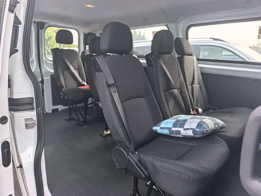 2023 2.0T Gas Auto Commercial Travel Medium Wheelbase Medium Roof 10/11/12 Seats - zdjęcie 8