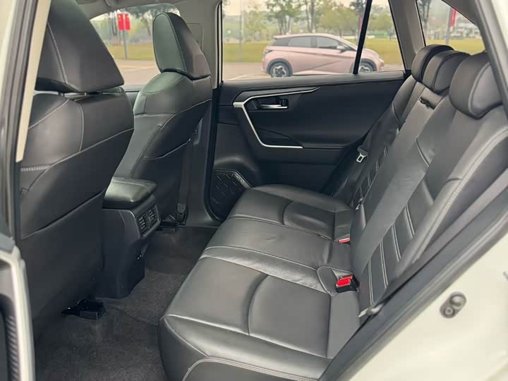 2023 RAV4 2.0L CVT 2WD Fashion - zdjęcie 15