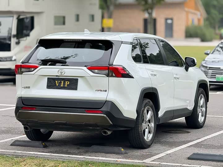 2023 RAV4 2.0L CVT 2WD Fashion - zdjęcie 18