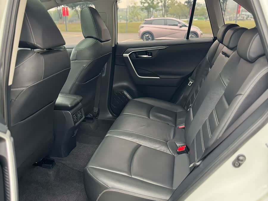2023 RAV4 2.0L CVT 2WD Fashion - zdjęcie 6