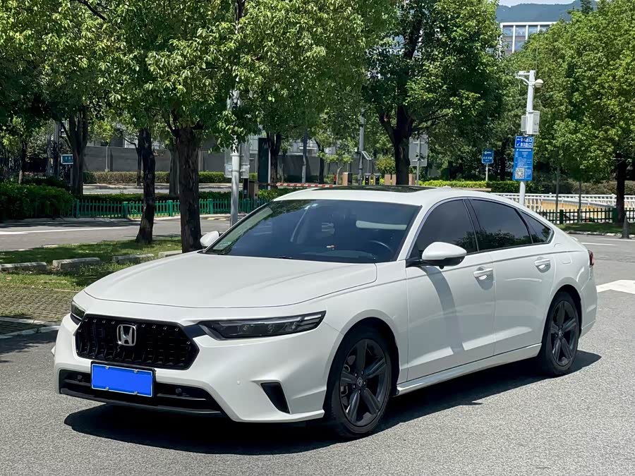 2025 Elegant Edition 260TURBO - zdjęcie 1