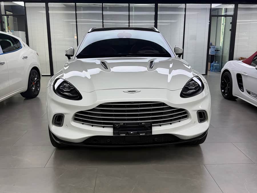 Aston Martin DBX 2023 4.0T V8 - zdjęcie 2