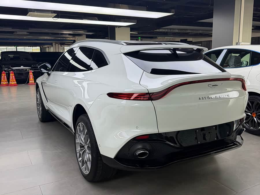Aston Martin DBX 2023 4.0T V8 - zdjęcie 11