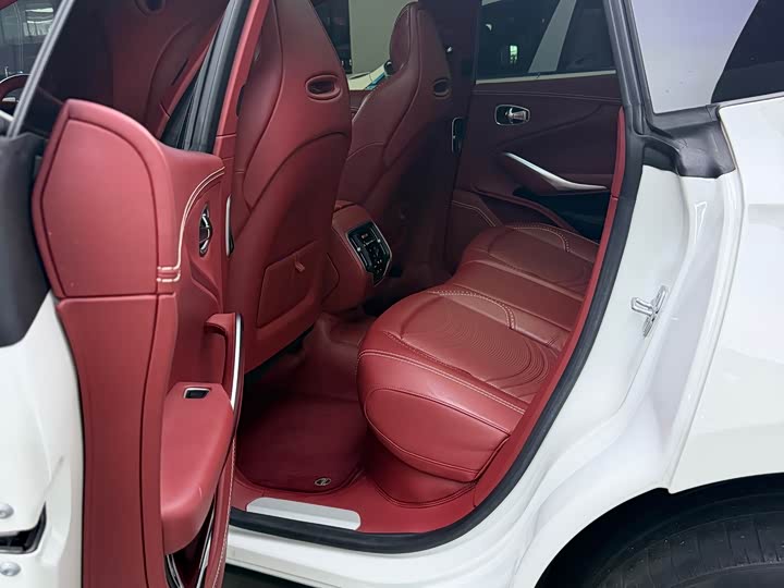 Aston Martin DBX 2023 4.0T V8 - zdjęcie 17