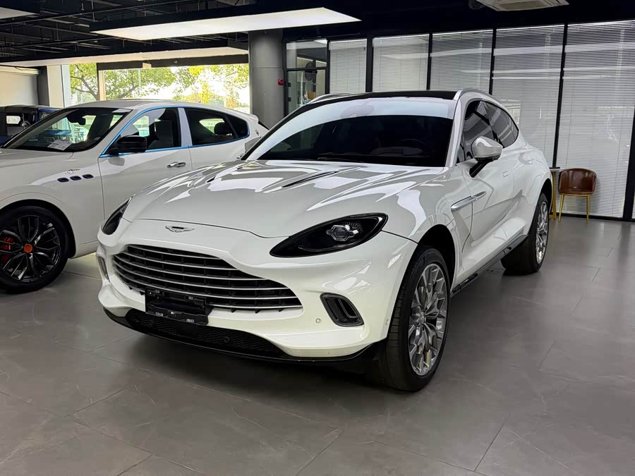 Aston Martin DBX 2023 4.0T V8 - zdjęcie 3