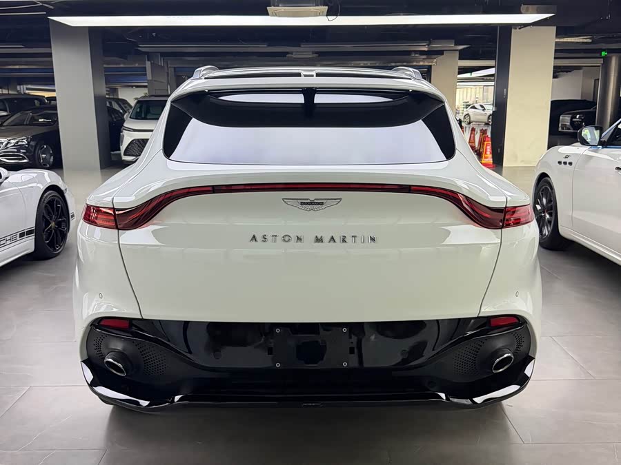 Aston Martin DBX 2023 4.0T V8 - zdjęcie 10