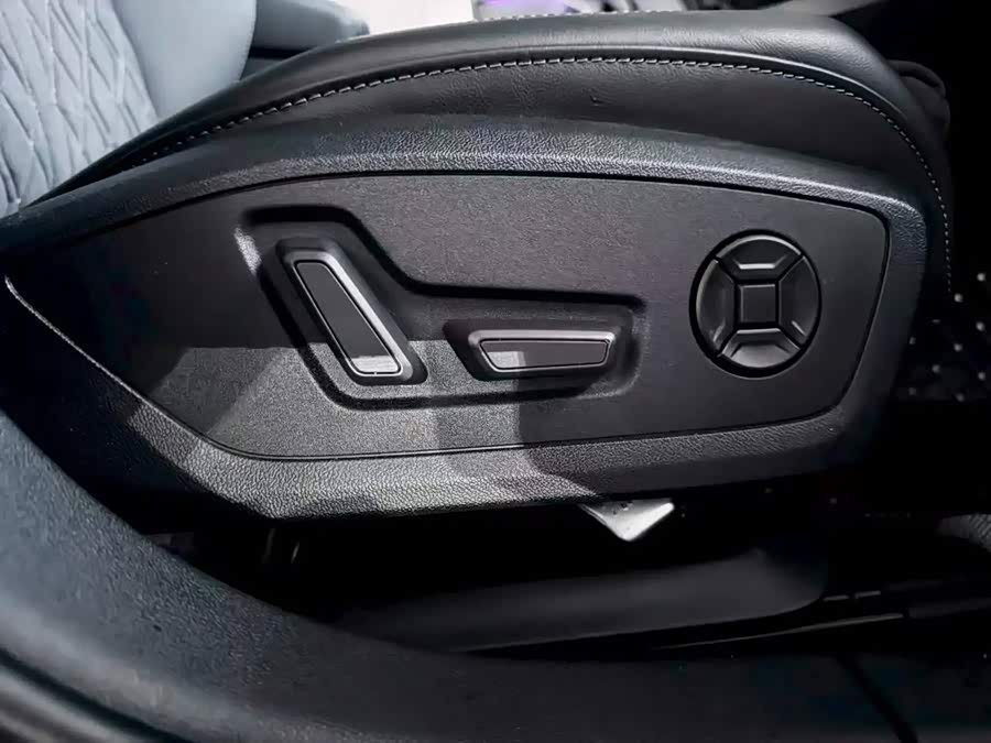 Audi A3 2024 Sportback 35 TFSI Luxury Sport - zdjęcie 11