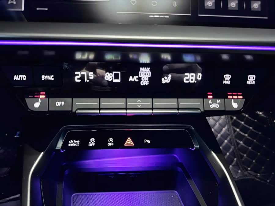 Audi A3 2024 Sportback 35 TFSI Luxury Sport - zdjęcie 8