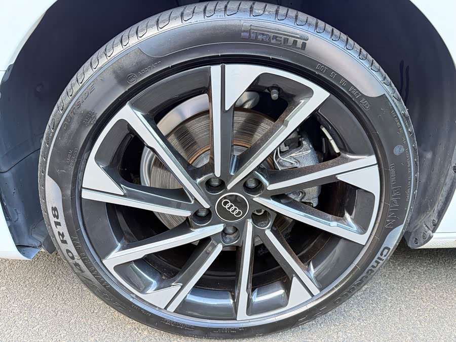 Audi A4L 2023 40 TFSI Luxury Sport - zdjęcie 15