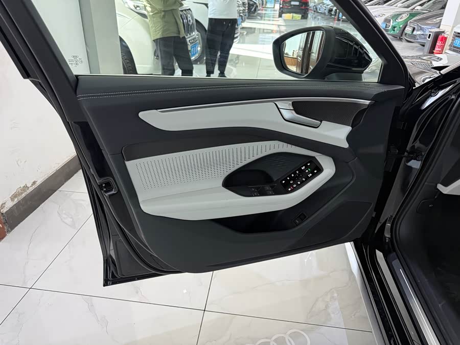 Audi A6L 2026 45 TFSI quattro Premium Sport + Exclusive Package - zdjęcie 5