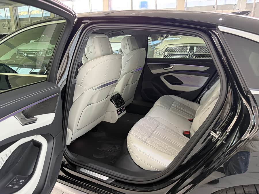 Audi A6L 2026 45 TFSI quattro Premium Sport + Exclusive Package - zdjęcie 8