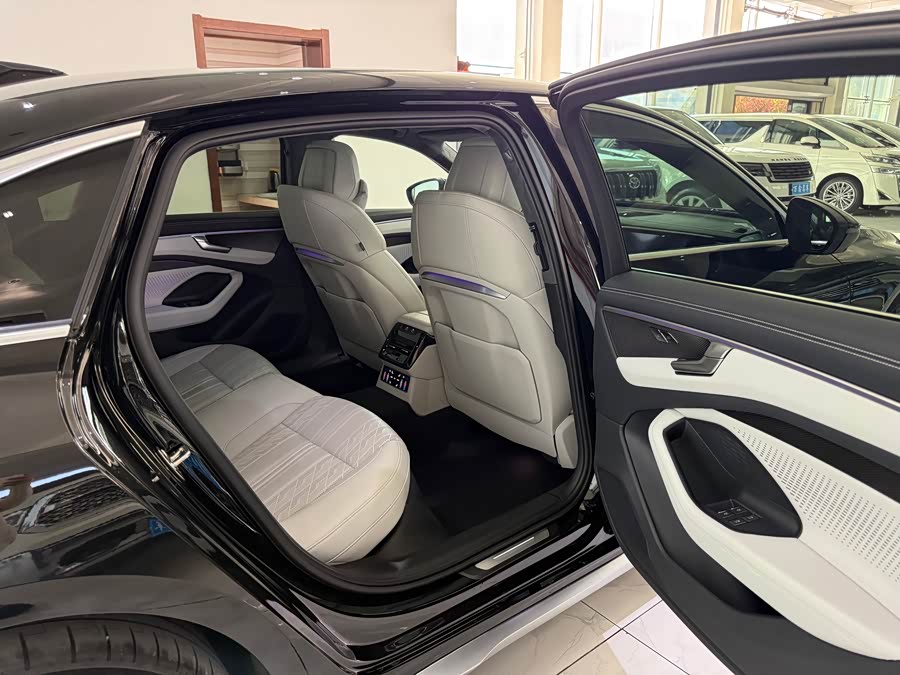 Audi A6L 2026 45 TFSI quattro Premium Sport + Exclusive Package - zdjęcie 10