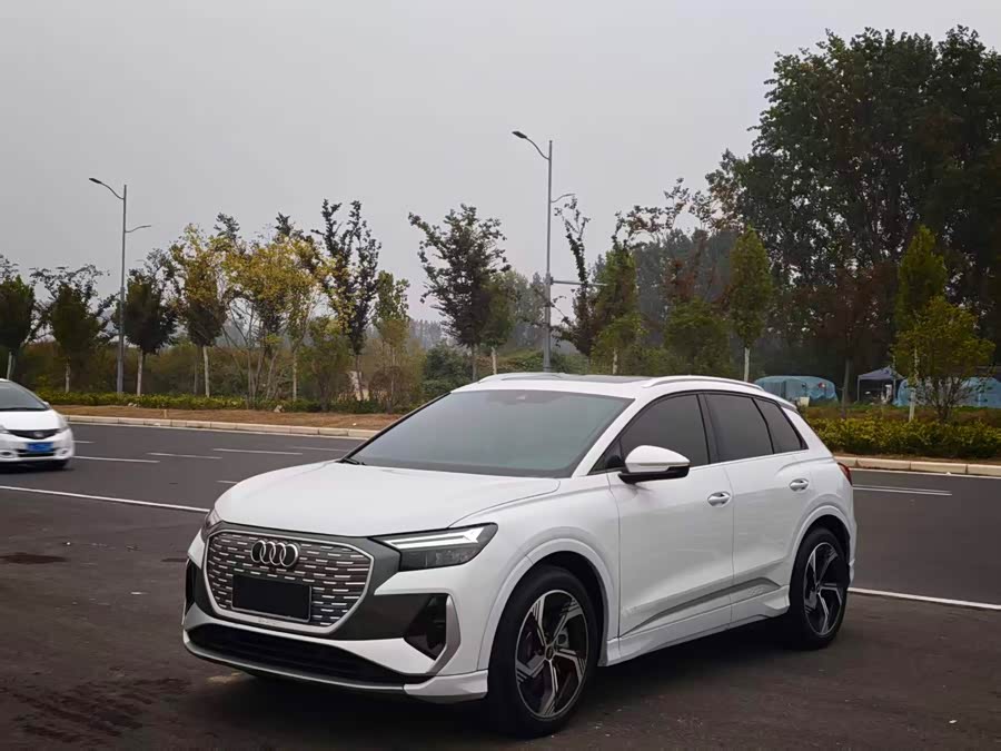 Audi Q4 e-tron 2024 40 e-tron Premium - zdjęcie 1