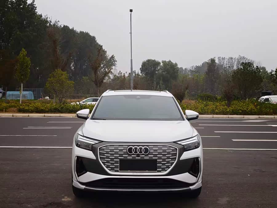 Audi Q4 e-tron 2024 40 e-tron Premium - zdjęcie 2