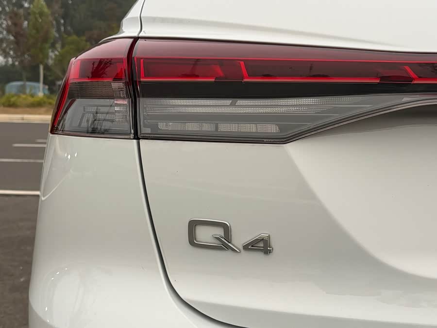 Audi Q4 e-tron 2024 40 e-tron Premium - zdjęcie 15