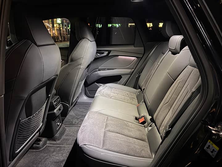 Audi Q4 e-tron 2024 40 e-tron Premium - zdjęcie 18