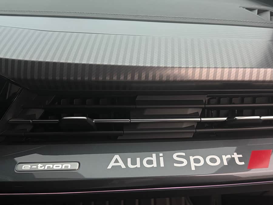 Audi Q4 e-tron 2024 40 e-tron Premium - zdjęcie 18