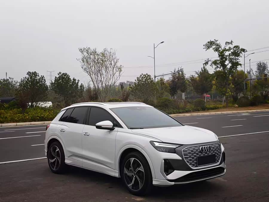 Audi Q4 e-tron 2024 40 e-tron Premium - zdjęcie 3