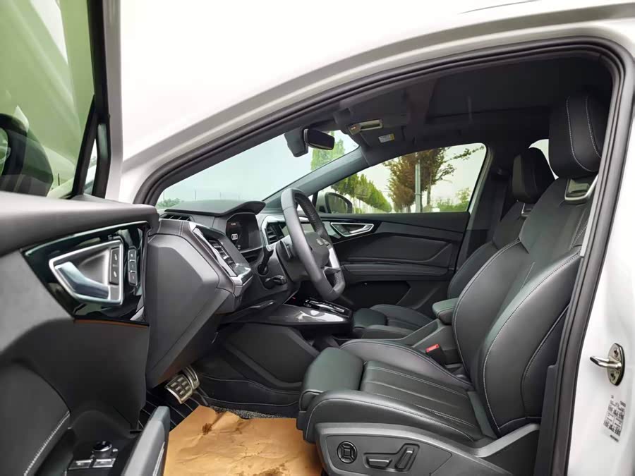 Audi Q4 e-tron 2024 40 e-tron Premium - zdjęcie 4