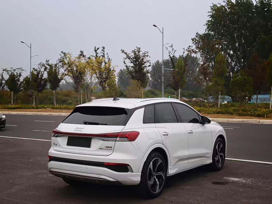 Audi Q4 e-tron 2024 40 e-tron Premium - zdjęcie 9