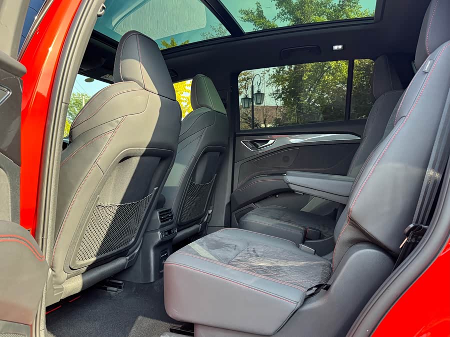 Audi Q5 e-tron 2022 50 e-tron Quattro Edition One Art Collection - zdjęcie 12