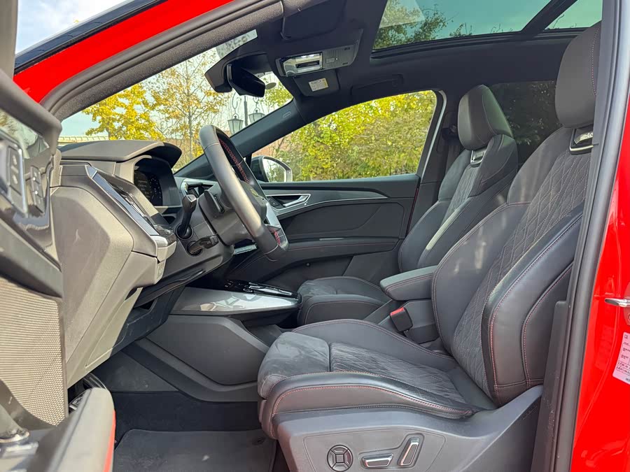 Audi Q5 e-tron 2022 50 e-tron Quattro Edition One Art Collection - zdjęcie 4