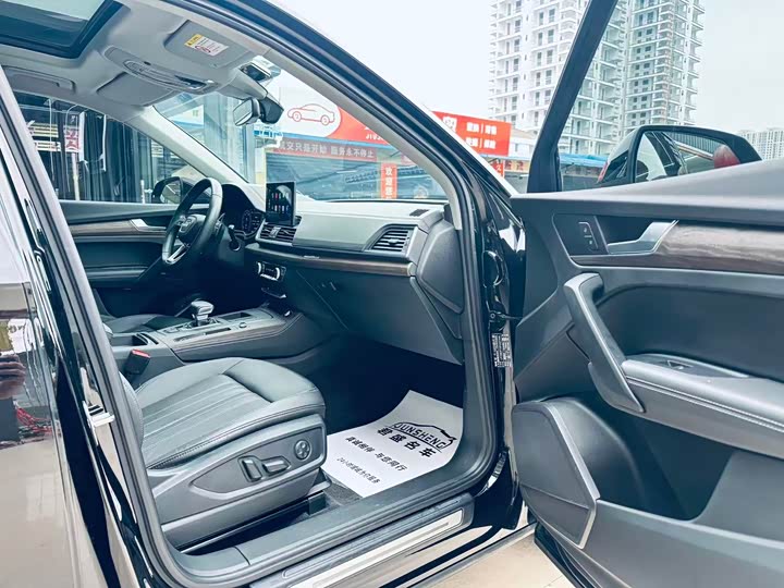 Audi Q5L 2022 40T Luxury - zdjęcie 15
