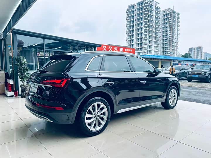 Audi Q5L 2022 40T Luxury - zdjęcie 16