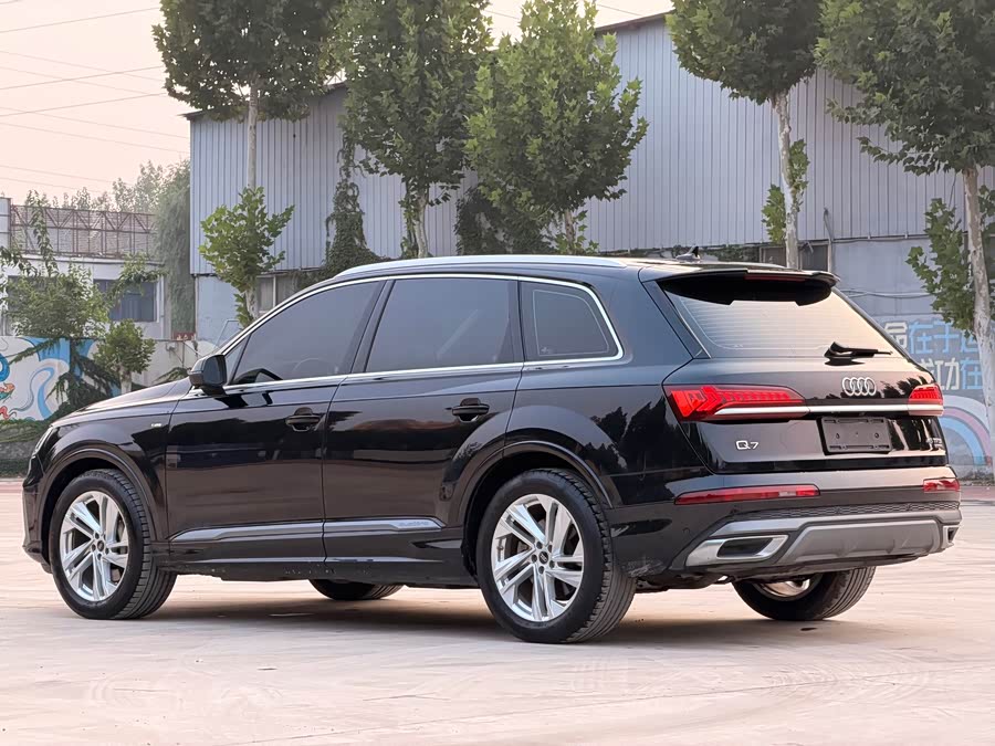 Audi Q7 2023 45 TFSI quattro S line Sport - zdjęcie 19