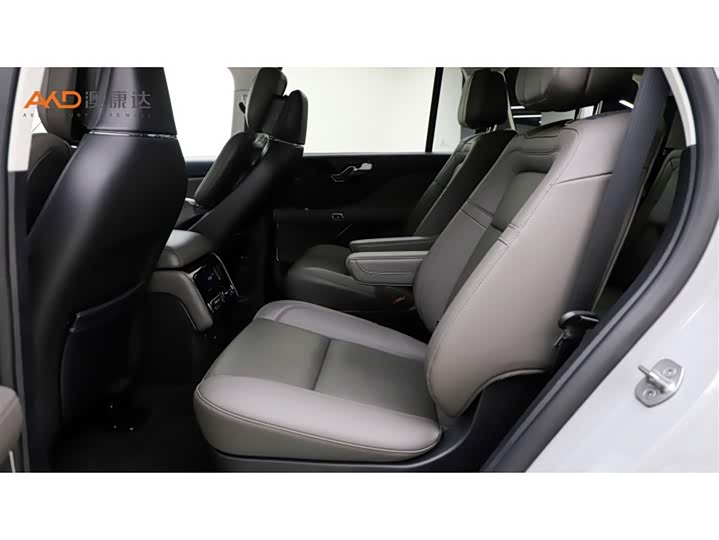 Aviator 2024 3.0T V6 4WD Luxury 6-Seater - zdjęcie 18