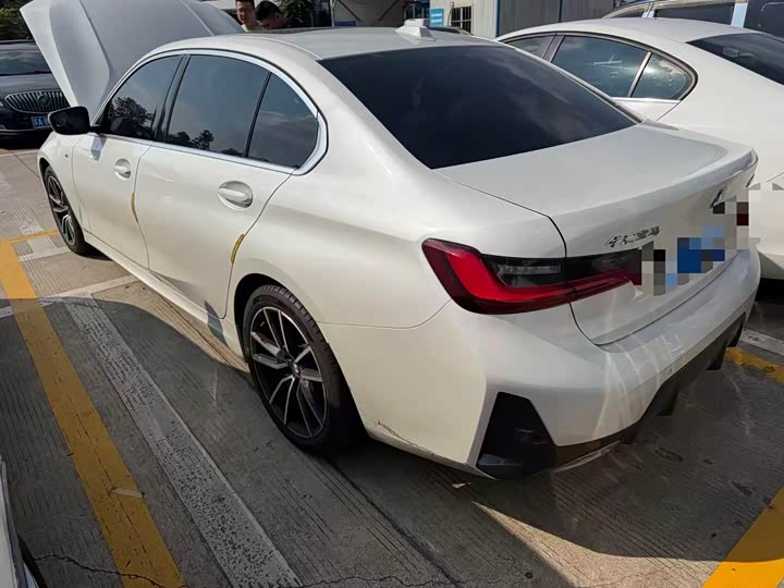 BMW 3 Series 2023 320Li M Sport - zdjęcie 11