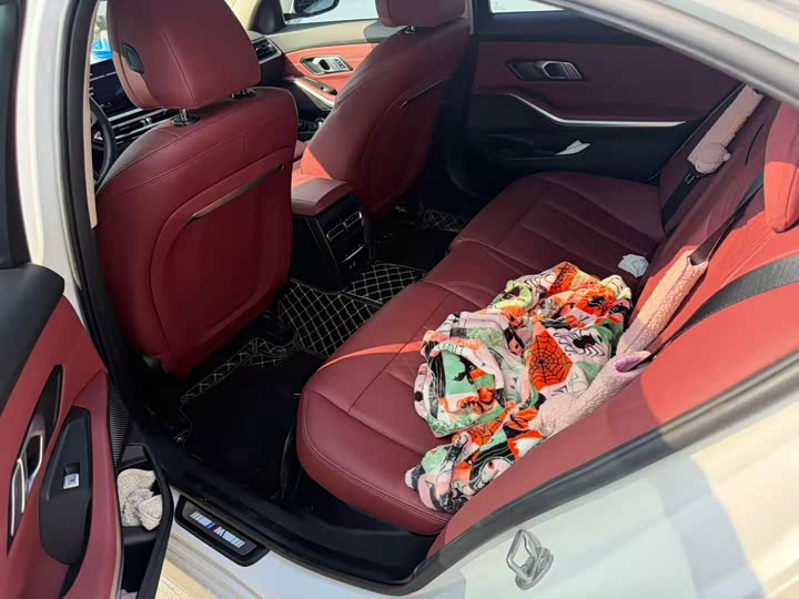 BMW 3 Series 2023 320Li M Sport - zdjęcie 15