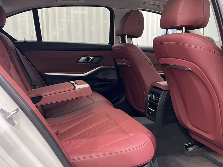 BMW 3 Series 2023 320Li M Sport - zdjęcie 18