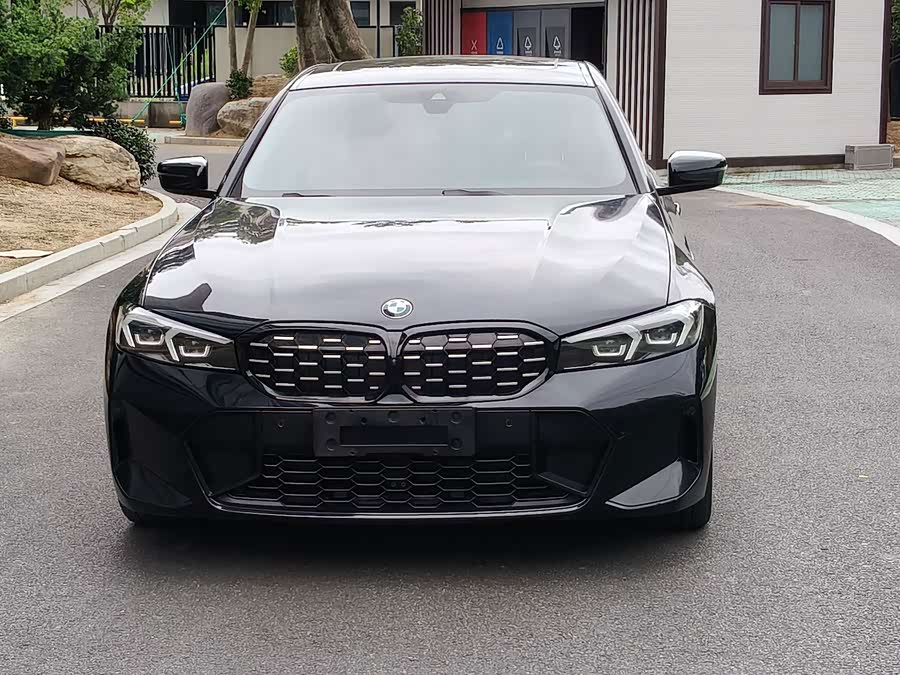 BMW 3 Series 2023 325Li M Sport Night Package - zdjęcie 2