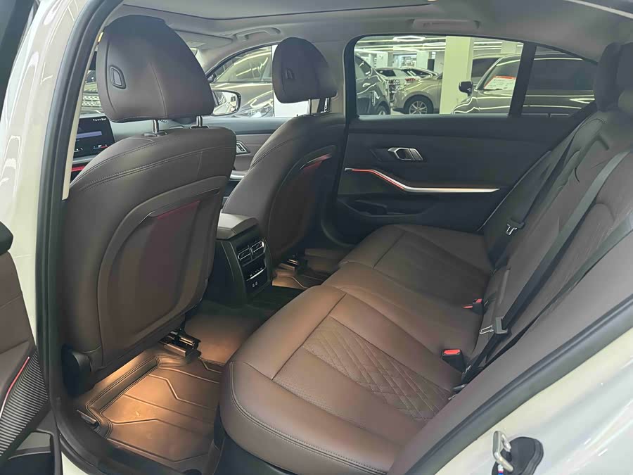 BMW 3 Series 2024 320Li M Sport - zdjęcie 7