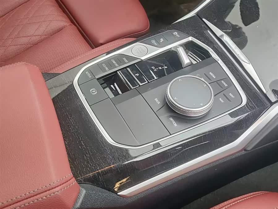BMW 3 Series 2024 325Li M Sport - zdjęcie 11