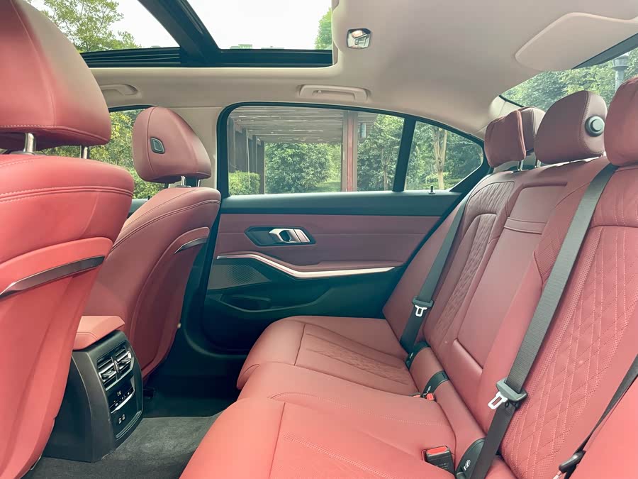 BMW 3 Series 2024 325Li M Sport - zdjęcie 12