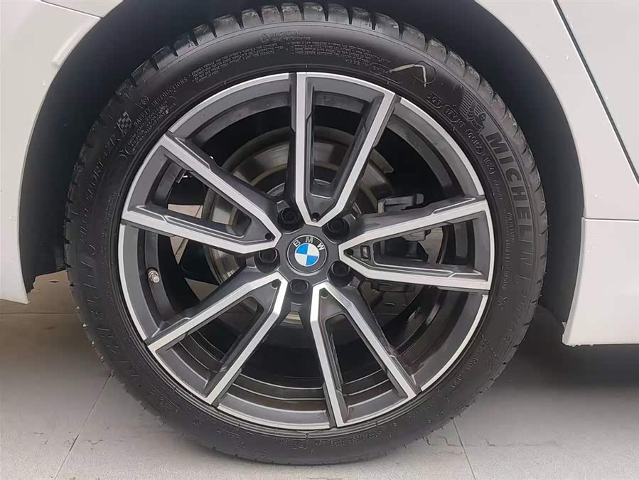 BMW 3 Series 2024 325Li M Sport - zdjęcie 18