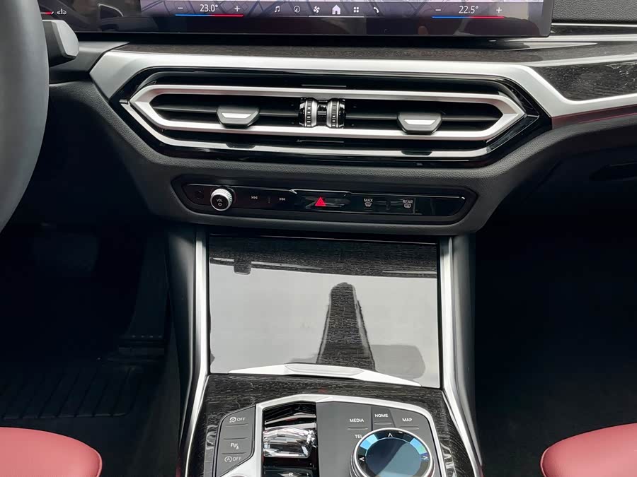 BMW 3 Series 2024 325Li M Sport - zdjęcie 10