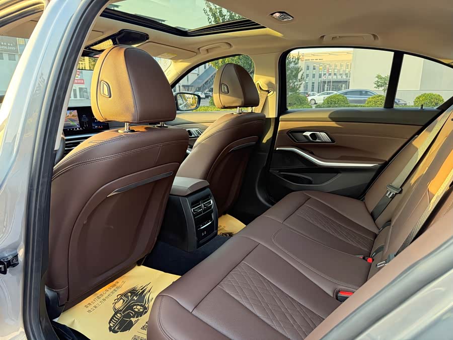 BMW 3 Series 2024 325i M Sport - zdjęcie 7