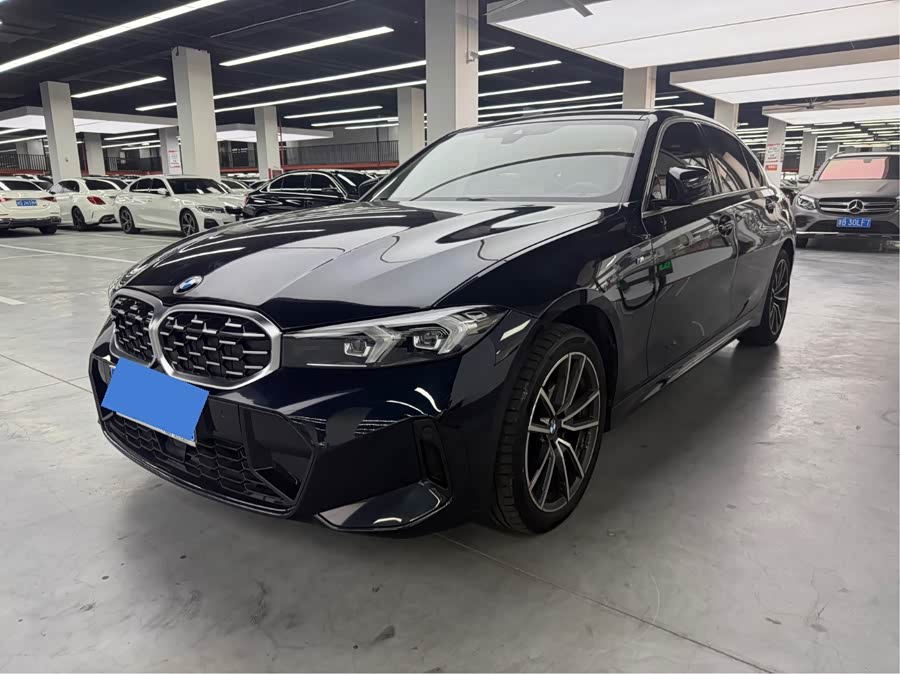 BMW 3 Series 2025 325Li M Sport Package - zdjęcie 1