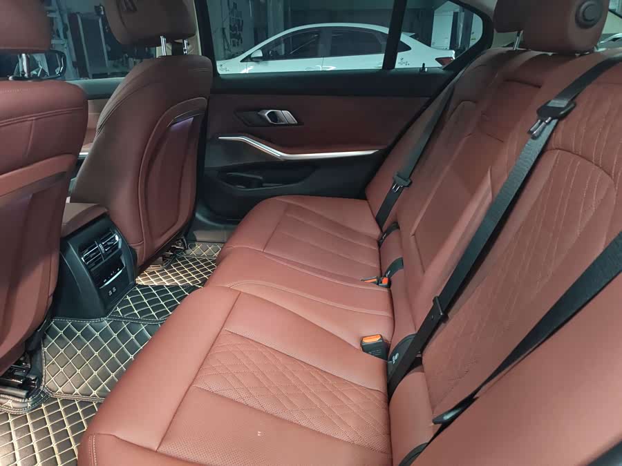 BMW 3 Series 2025 325Li M Sport Package - zdjęcie 12