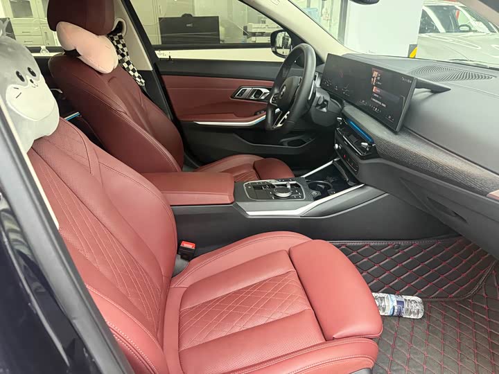 BMW 3 Series 2025 325Li M Sport Package - zdjęcie 17