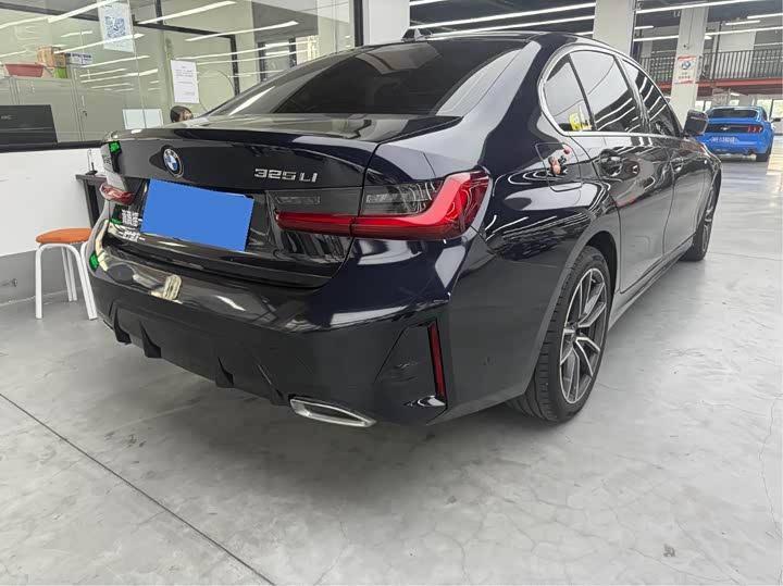 BMW 3 Series 2025 325Li M Sport Package - zdjęcie 18