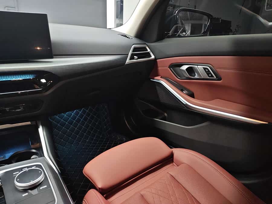 BMW 3 Series 2025 325Li M Sport Package - zdjęcie 9