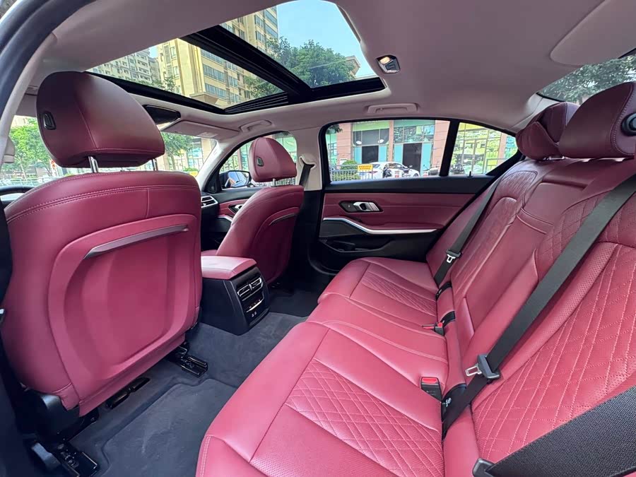 BMW 3 Series 2025 330Li M Sport Night Package - zdjęcie 11