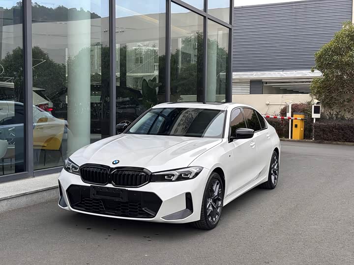 BMW 3 Series 2025 330Li M Sport Night Package - zdjęcie 12