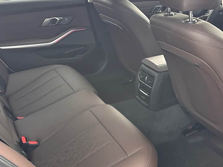 BMW 3 Series 2025 330Li M Sport Night Package - zdjęcie 15