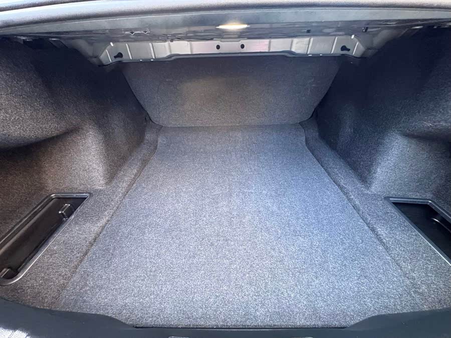 BMW 3 Series 2025 330Li M Sport Night Package - zdjęcie 15