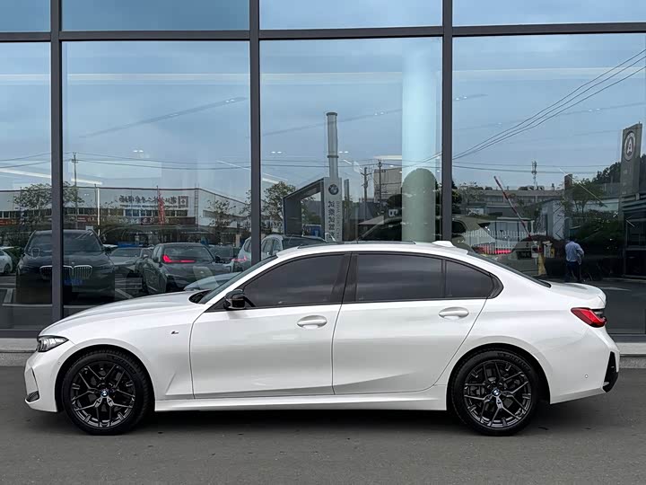 BMW 3 Series 2025 330Li M Sport Night Package - zdjęcie 18